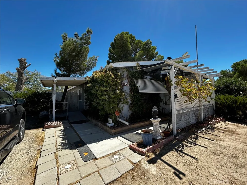 19019 Panther Ave Adelanto, CA 92301