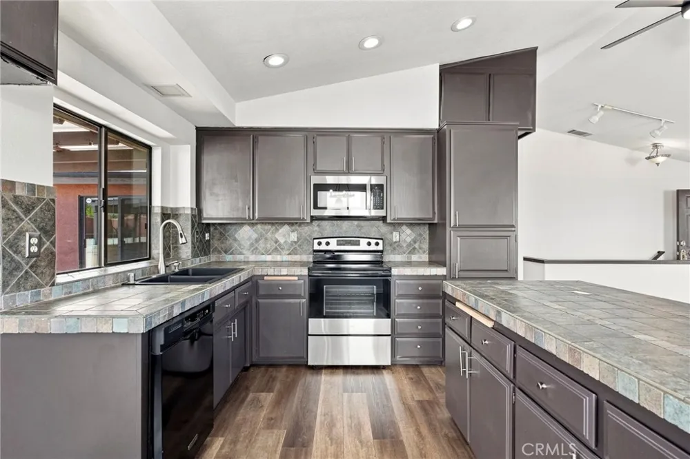 28850 Vacation Canyon Lake, CA 92587