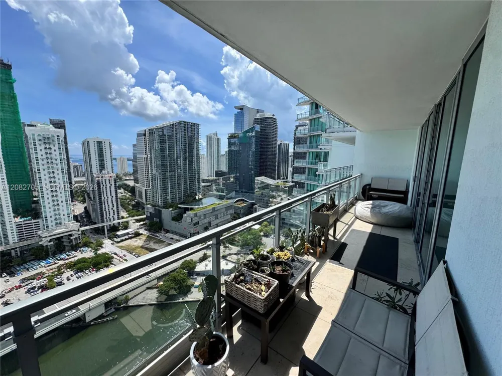 92 SW 3rd St #3811 Miami, FL 33130