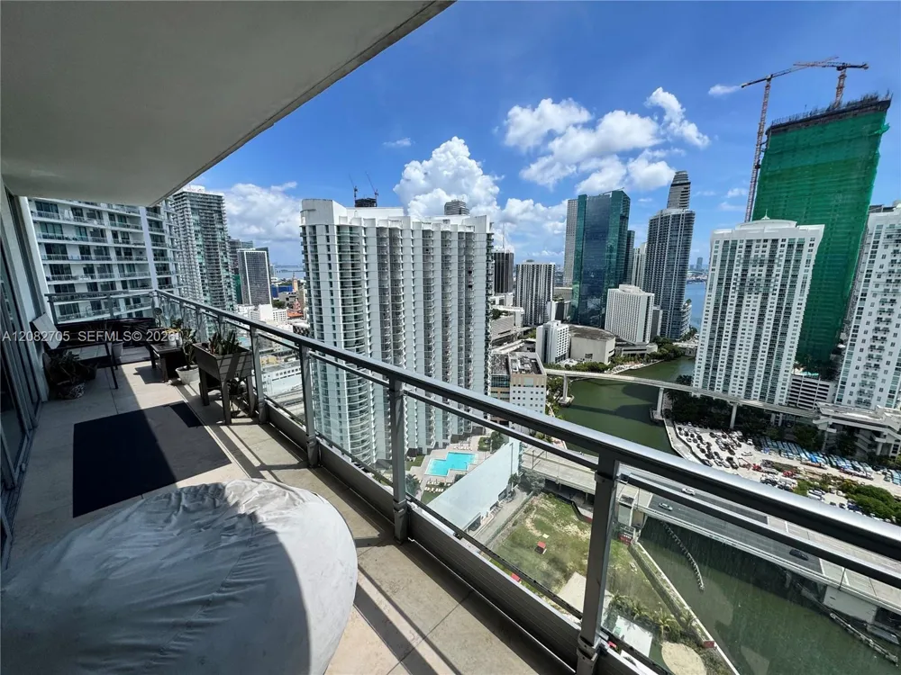 92 SW 3rd St #3811 Miami, FL 33130