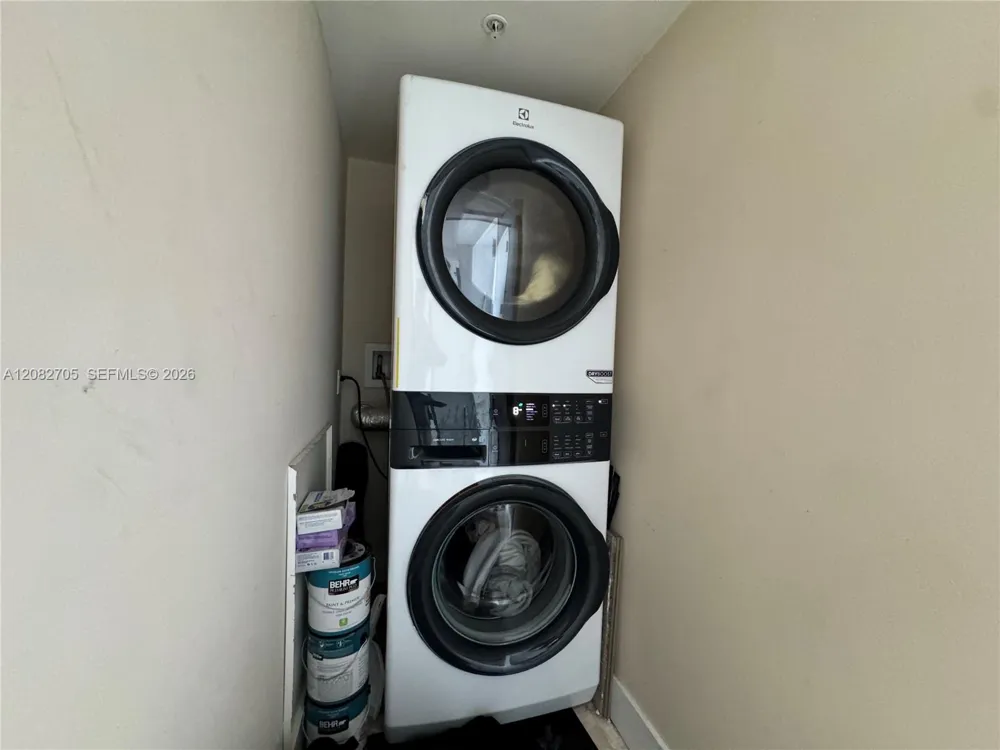92 SW 3rd St #3811 Miami, FL 33130