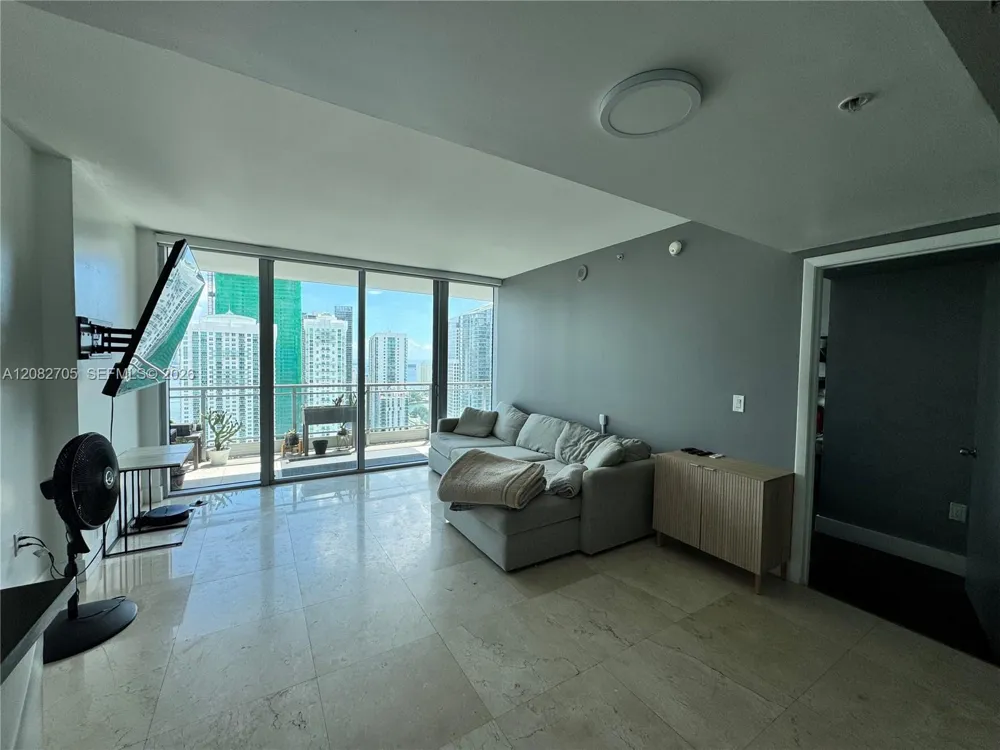 92 SW 3rd St #3811 Miami, FL 33130