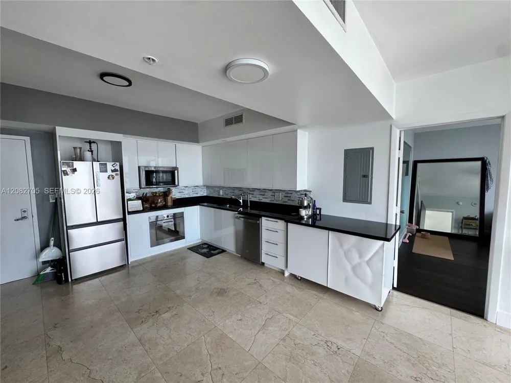 92 SW 3rd St #3811 Miami, FL 33130