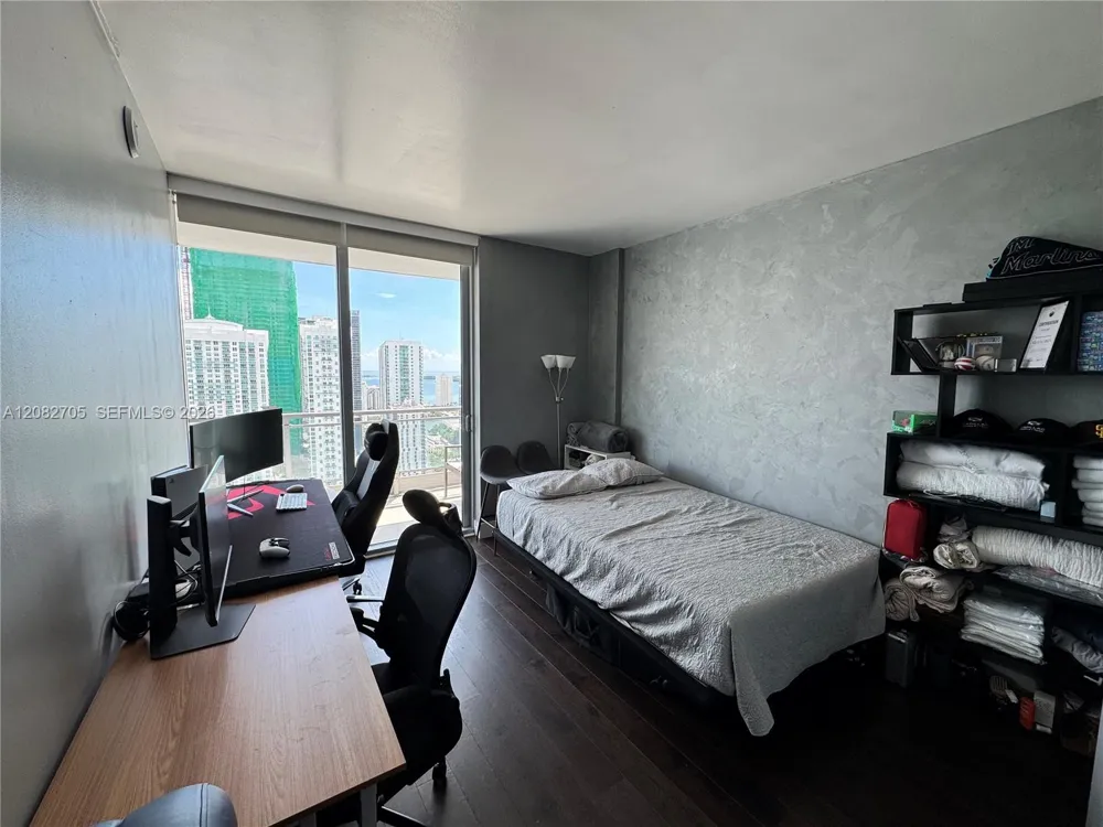 92 SW 3rd St #3811 Miami, FL 33130
