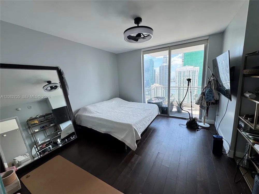 92 SW 3rd St #3811 Miami, FL 33130