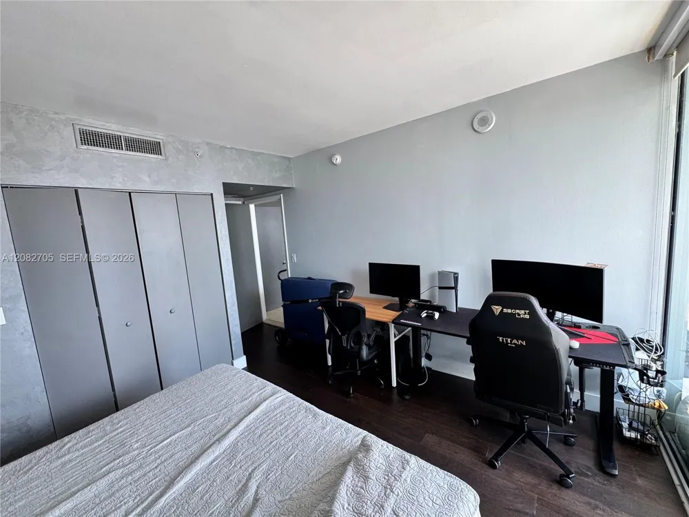 92 SW 3rd St #3811 Miami, FL 33130