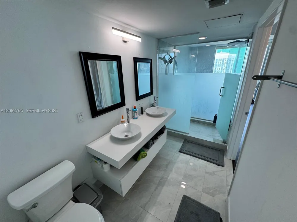 92 SW 3rd St #3811 Miami, FL 33130