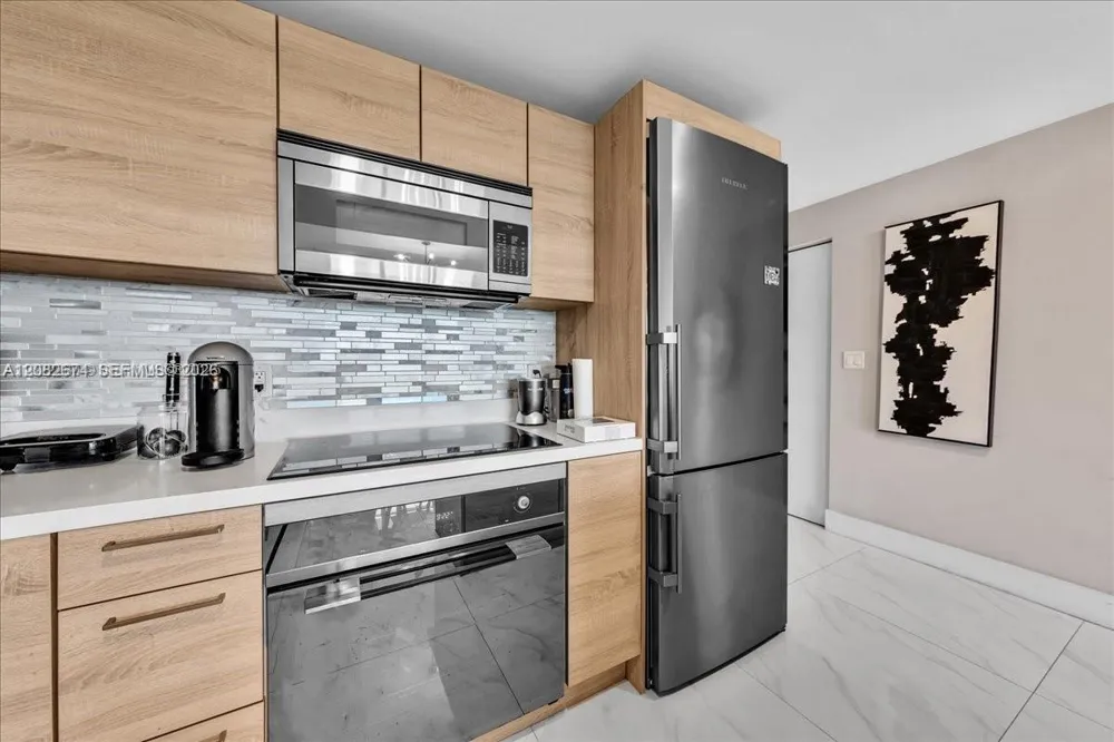 16385 Biscayne #804 North Miami Beach, FL 33160