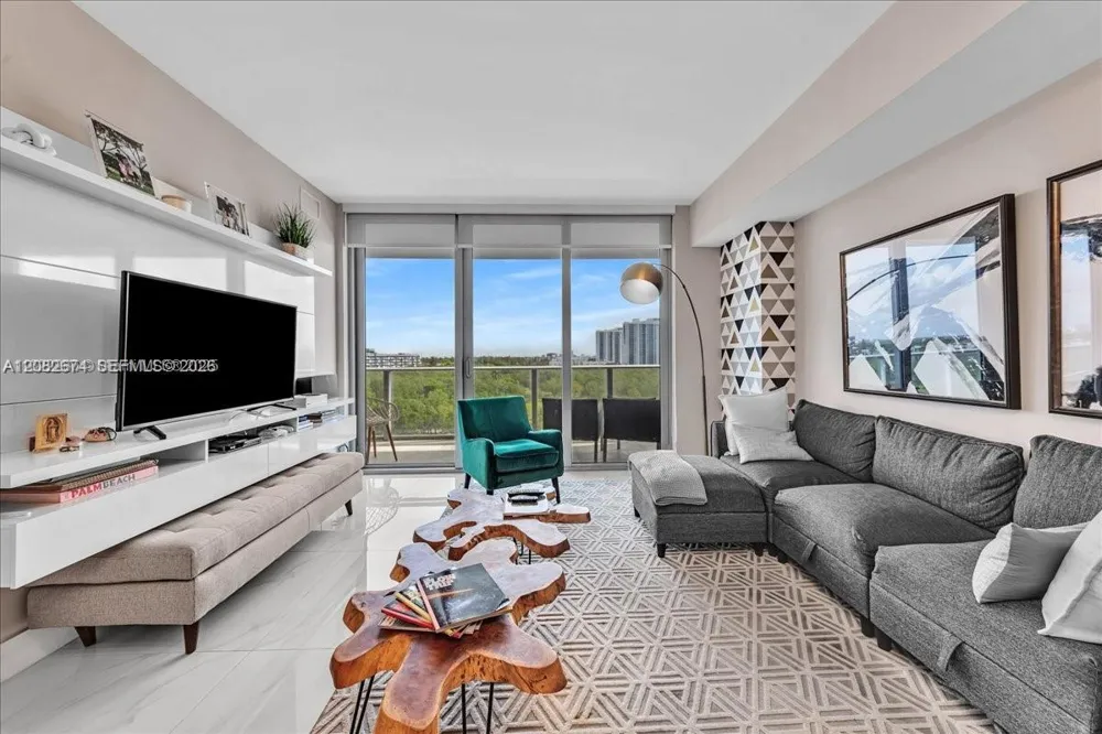 16385 Biscayne #804 North Miami Beach, FL 33160