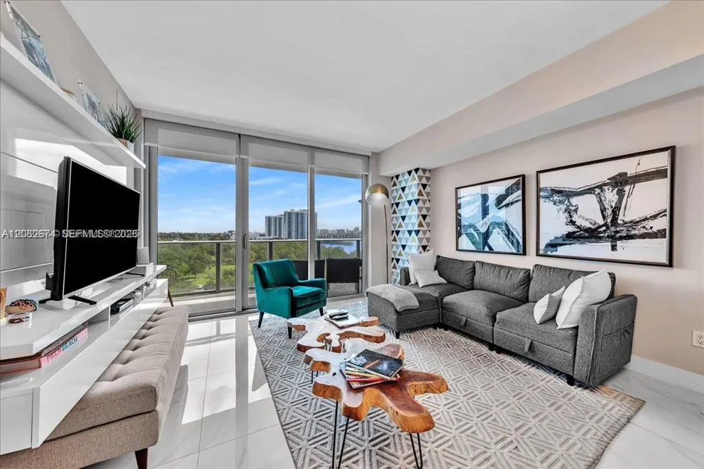 16385 Biscayne #804 North Miami Beach, FL 33160