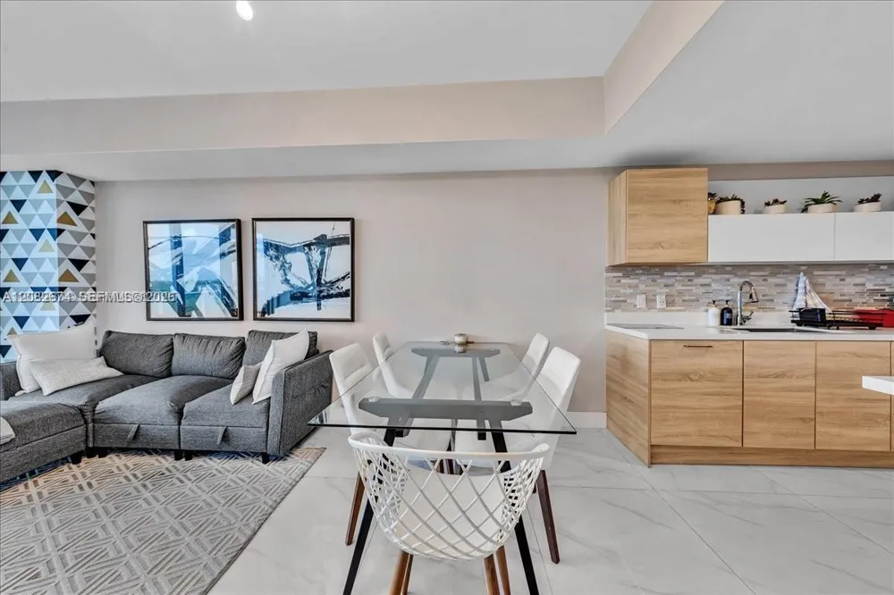 16385 Biscayne #804 North Miami Beach, FL 33160