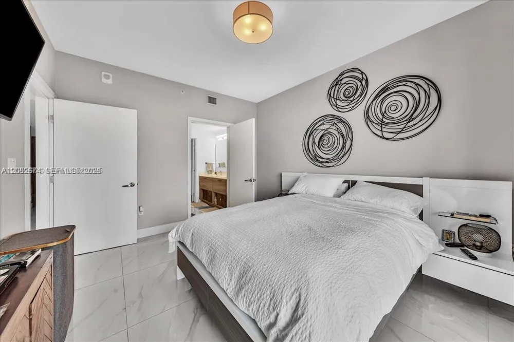 16385 Biscayne #804 North Miami Beach, FL 33160