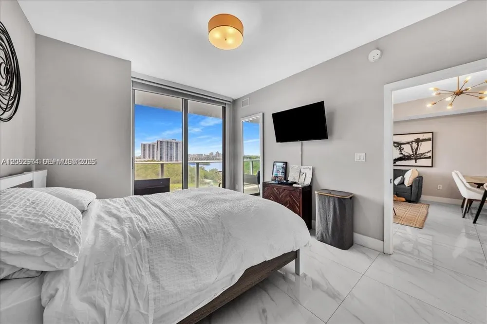 16385 Biscayne #804 North Miami Beach, FL 33160