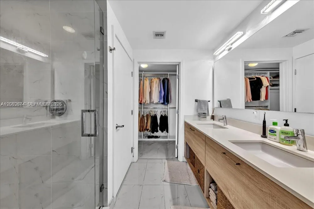 16385 Biscayne #804 North Miami Beach, FL 33160
