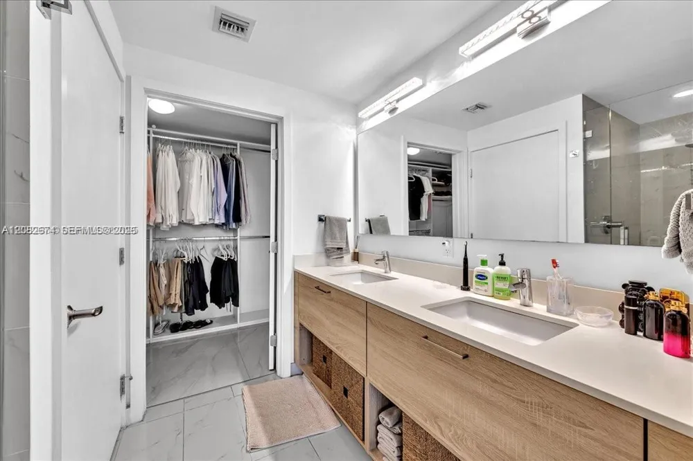 16385 Biscayne #804 North Miami Beach, FL 33160