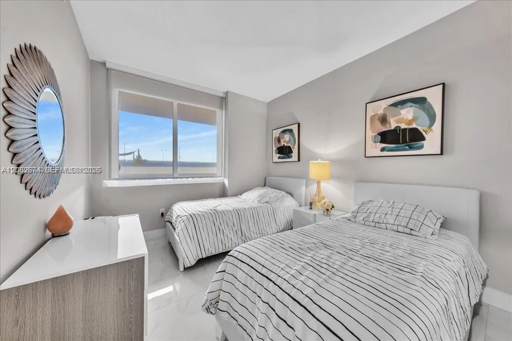16385 Biscayne #804 North Miami Beach, FL 33160