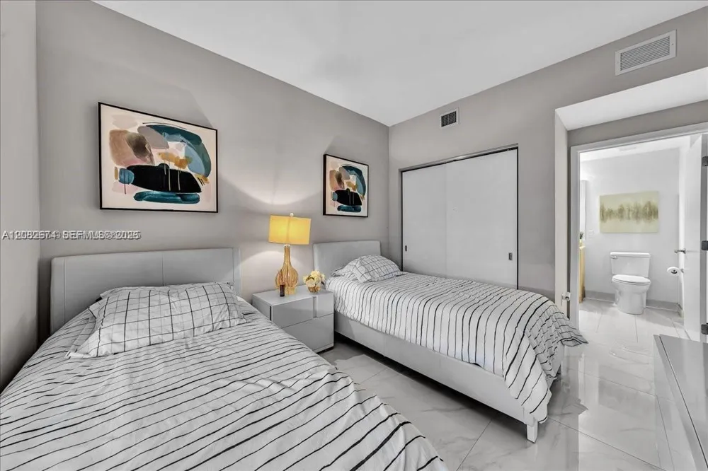 16385 Biscayne #804 North Miami Beach, FL 33160
