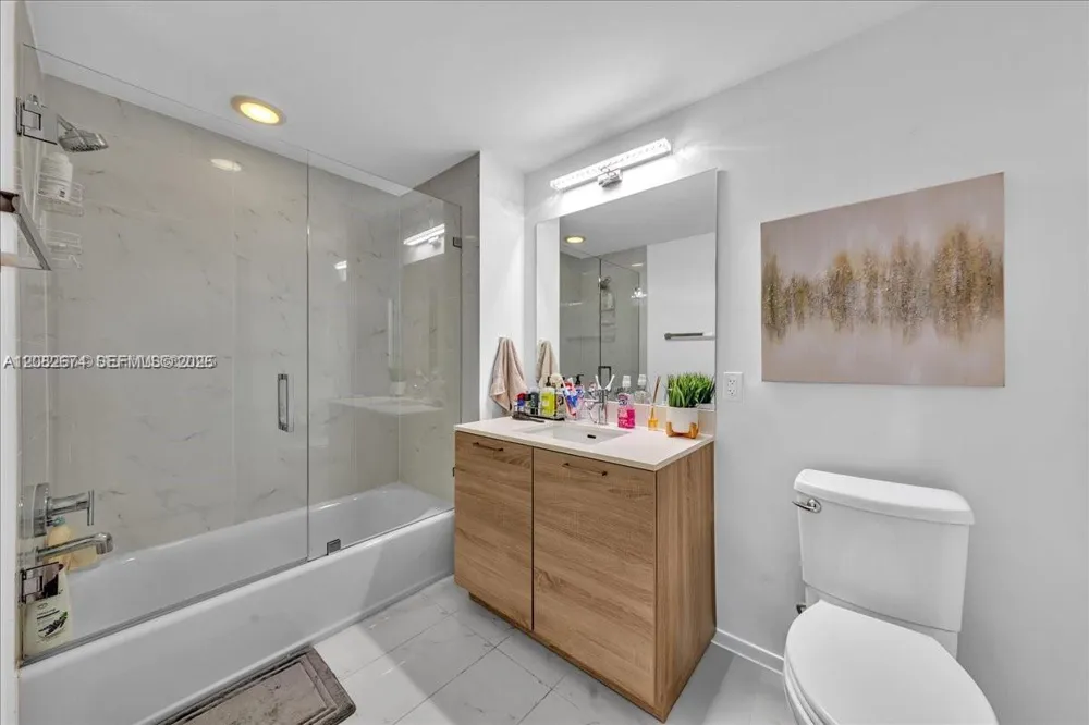 16385 Biscayne #804 North Miami Beach, FL 33160