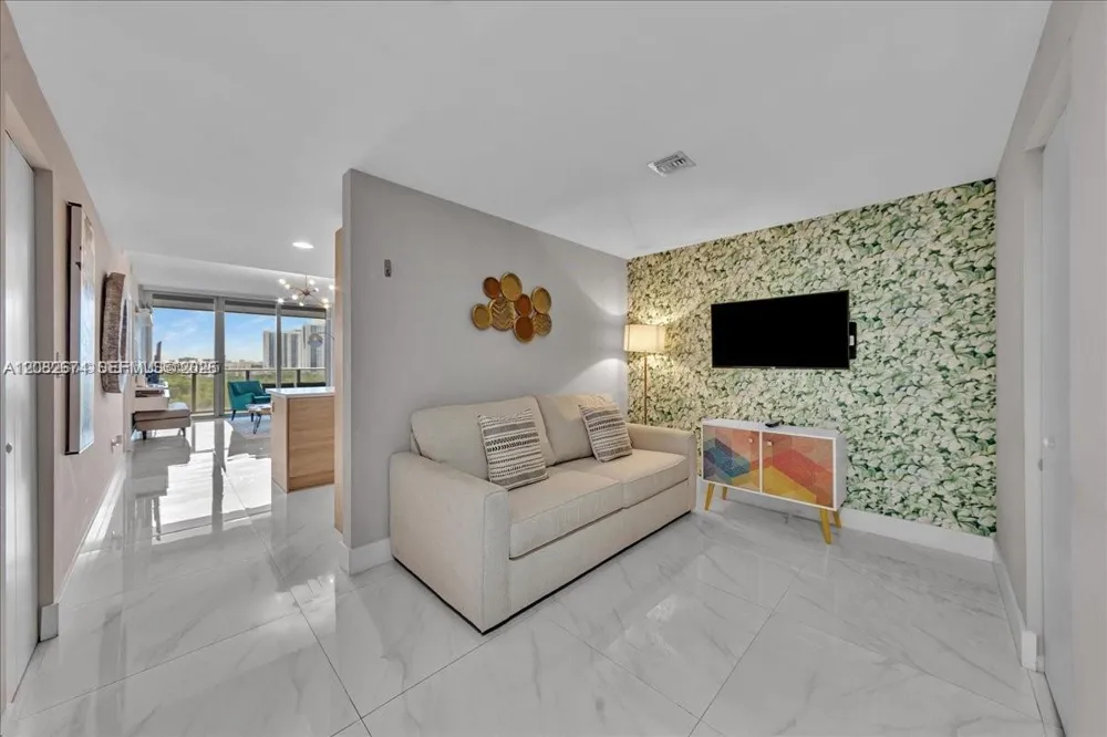 16385 Biscayne #804 North Miami Beach, FL 33160