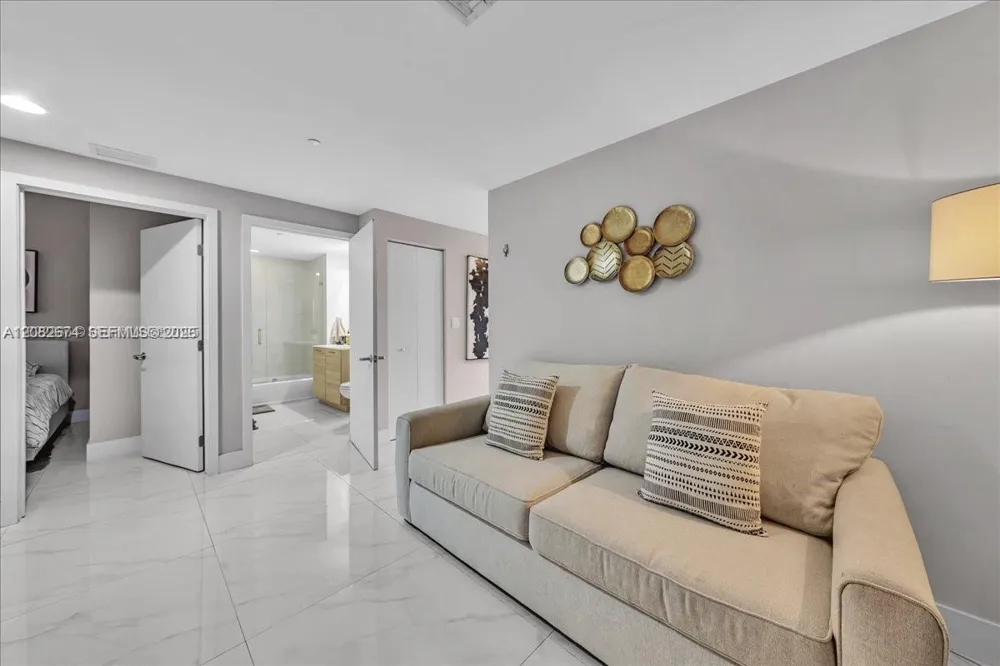 16385 Biscayne #804 North Miami Beach, FL 33160