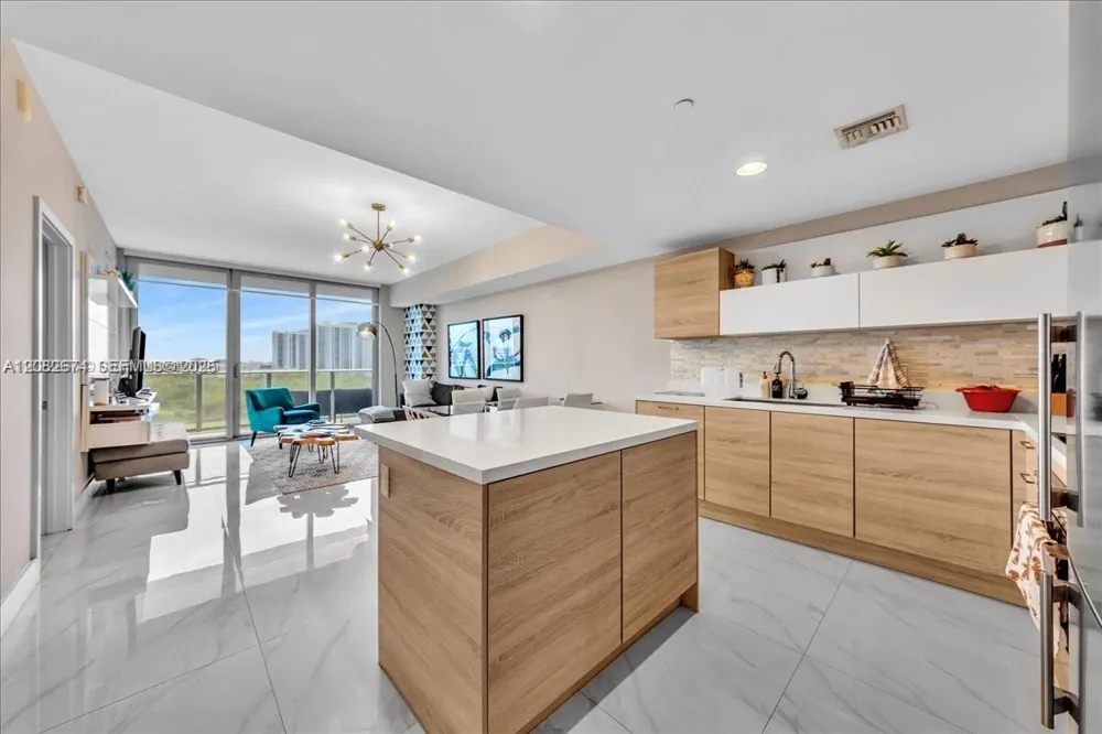 16385 Biscayne #804 North Miami Beach, FL 33160