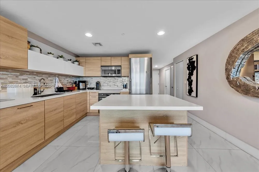 16385 Biscayne #804 North Miami Beach, FL 33160