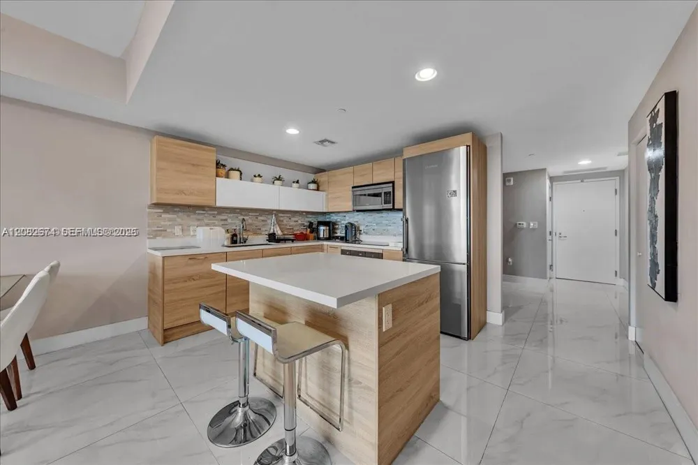 16385 Biscayne #804 North Miami Beach, FL 33160