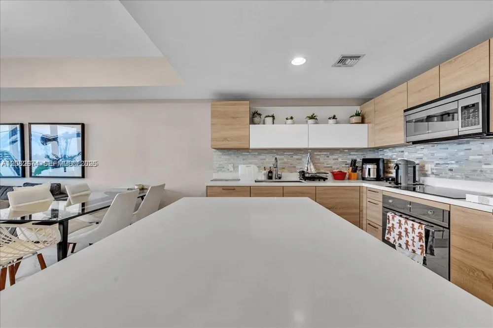 16385 Biscayne #804 North Miami Beach, FL 33160