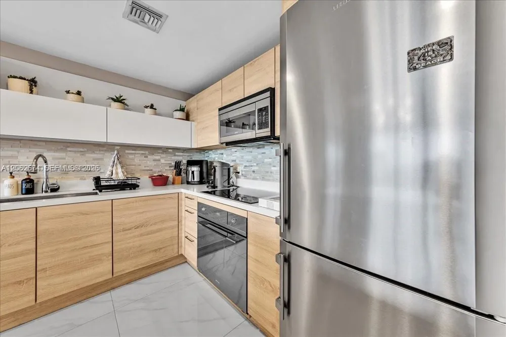 16385 Biscayne #804 North Miami Beach, FL 33160