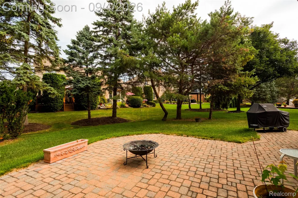 19040 Livery Court Clinton Charter Township, MI 48038