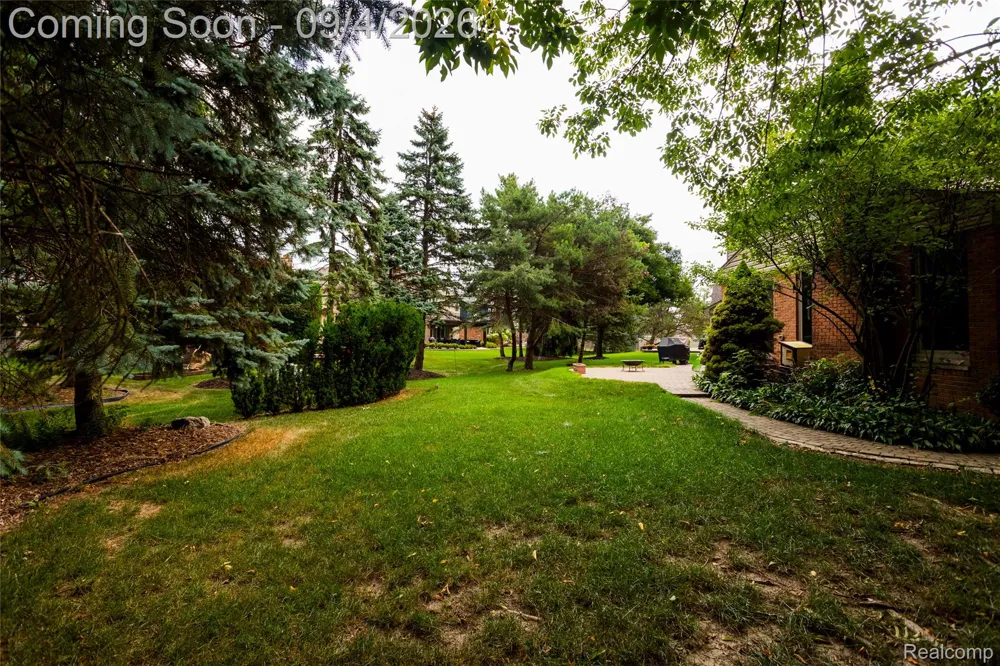19040 Livery Court Clinton Charter Township, MI 48038