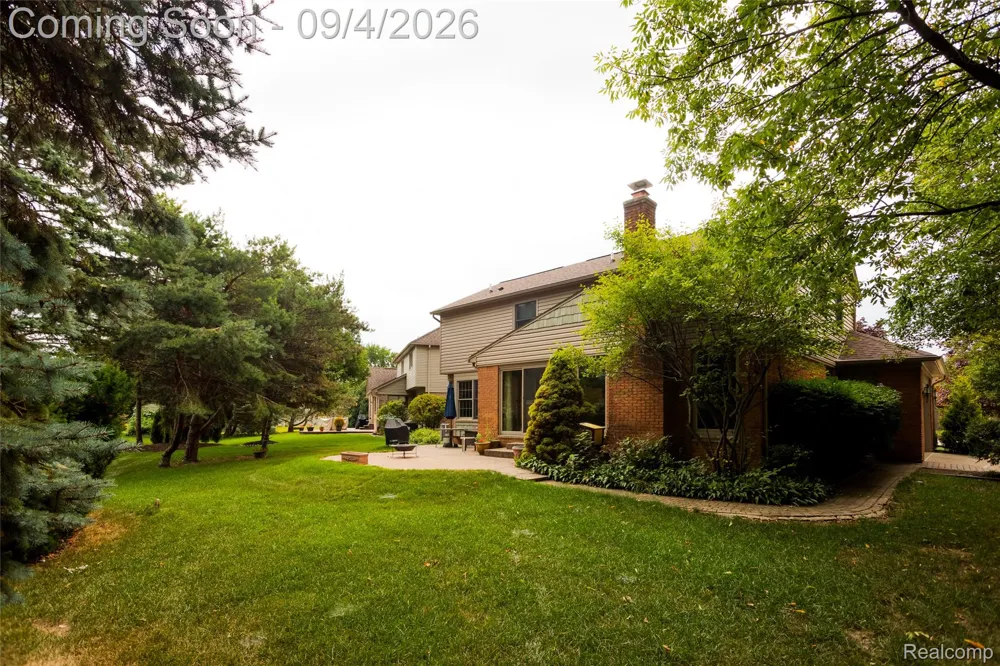 19040 Livery Court Clinton Charter Township, MI 48038
