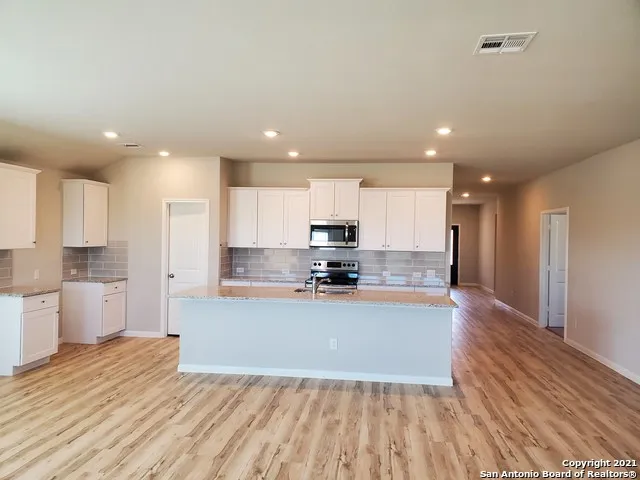 6120 TREADLE New Braunfels, TX 78132