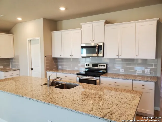 6120 TREADLE New Braunfels, TX 78132