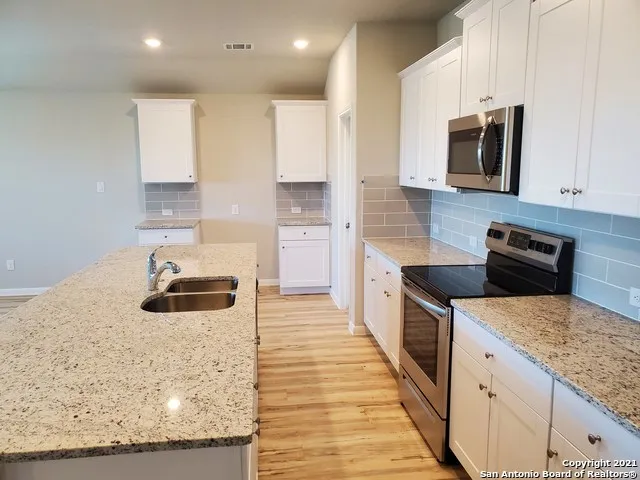 6120 TREADLE New Braunfels, TX 78132