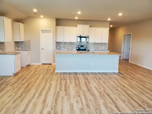 6120 TREADLE New Braunfels, TX 78132