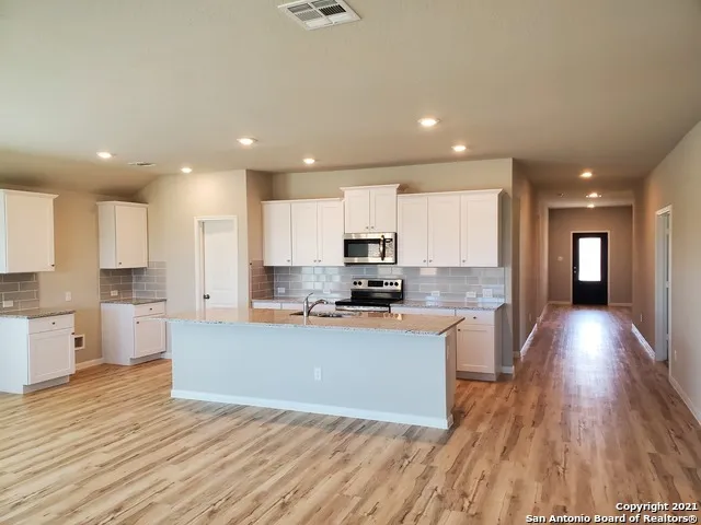 6120 TREADLE New Braunfels, TX 78132