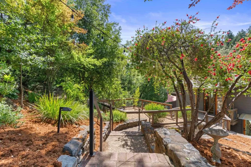 19060 Laurel Drive Los Gatos, CA 95033