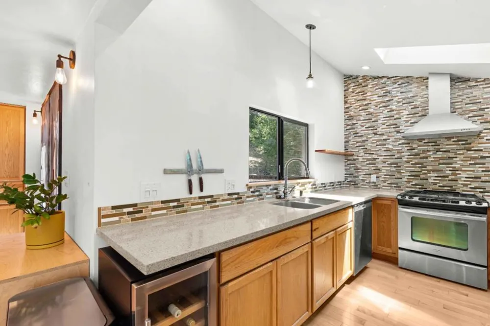19060 Laurel Drive Los Gatos, CA 95033