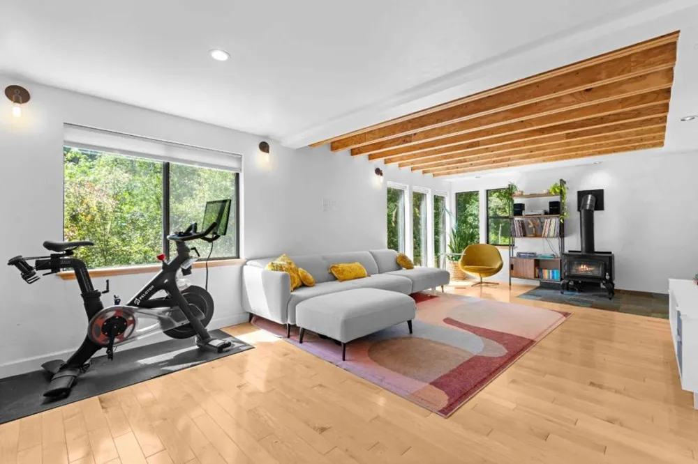 19060 Laurel Drive Los Gatos, CA 95033