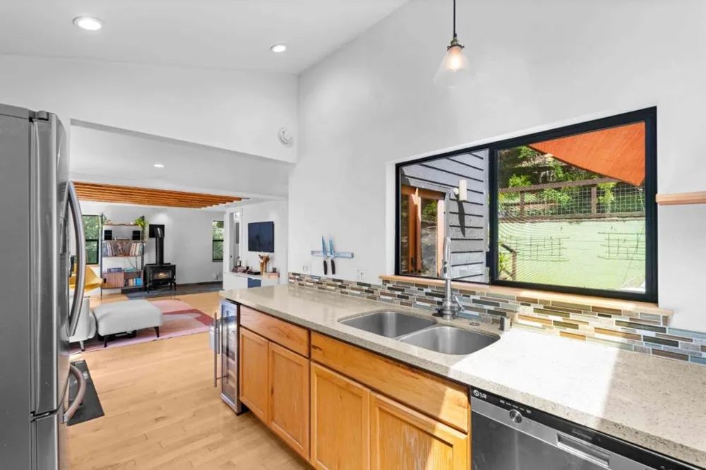 19060 Laurel Drive Los Gatos, CA 95033