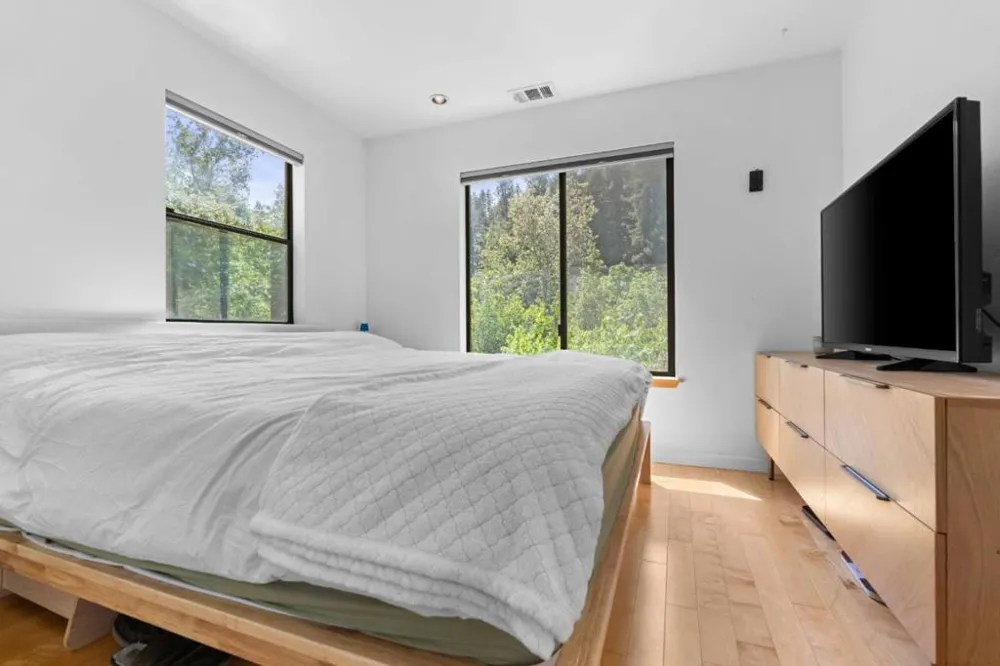 19060 Laurel Drive Los Gatos, CA 95033