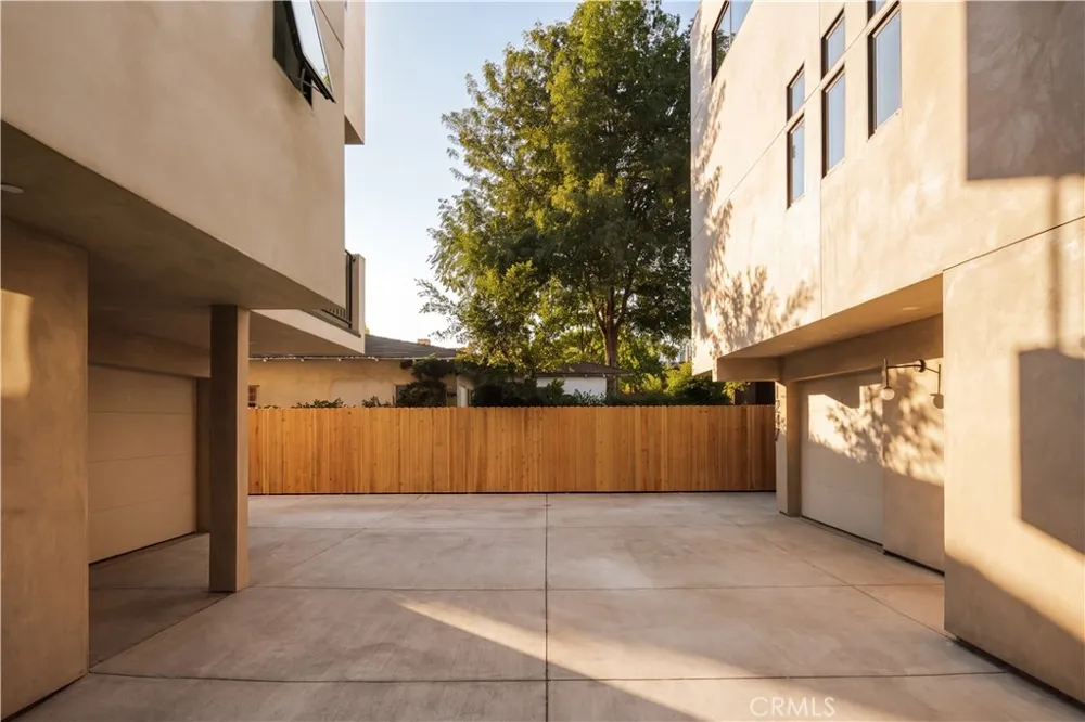 1247 Seward Street Los Angeles, CA 90038