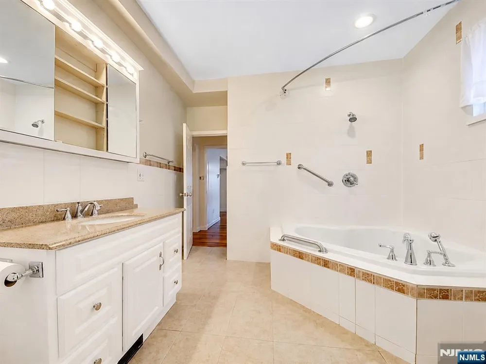 60 Morrissee Avenue 1 Wallington, NJ 07057