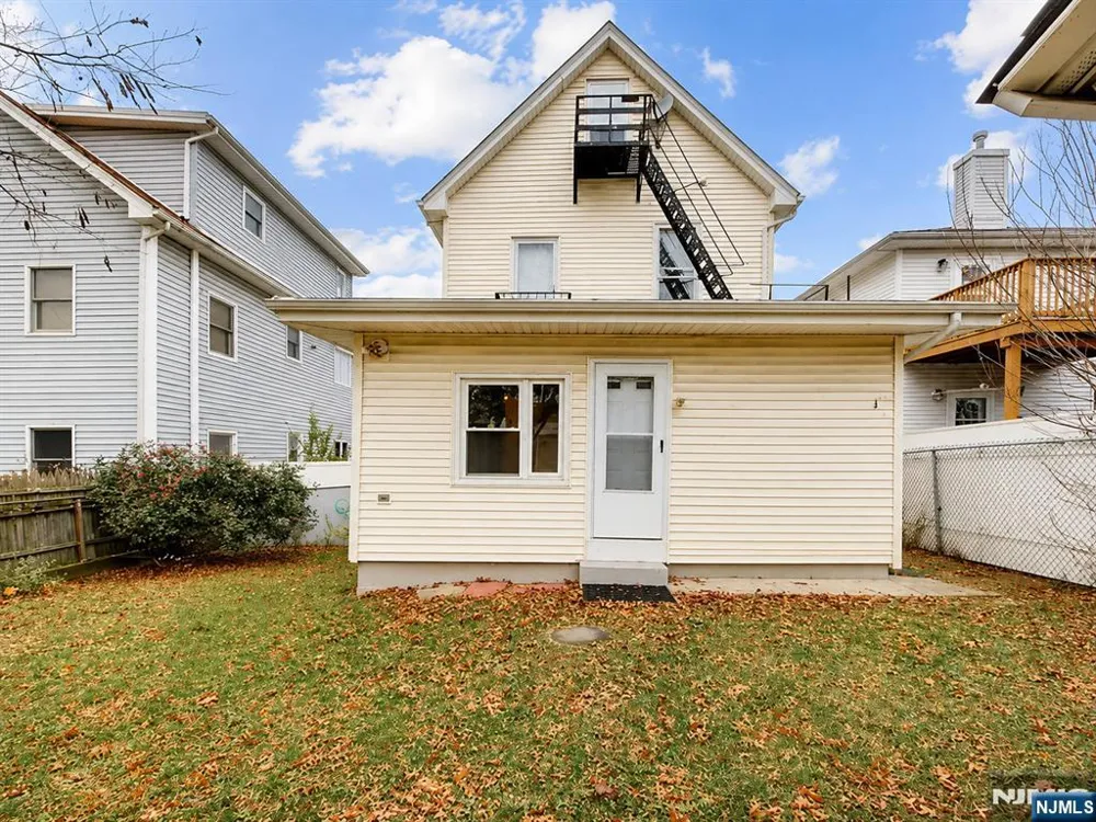60 Morrissee Avenue 1 Wallington, NJ 07057