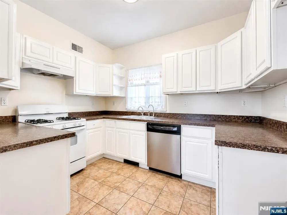 60 Morrissee Avenue 1 Wallington, NJ 07057
