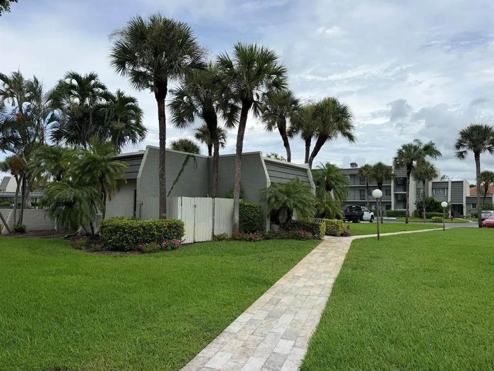 4120 Tivoli Court #208 Lake Worth, FL 33467