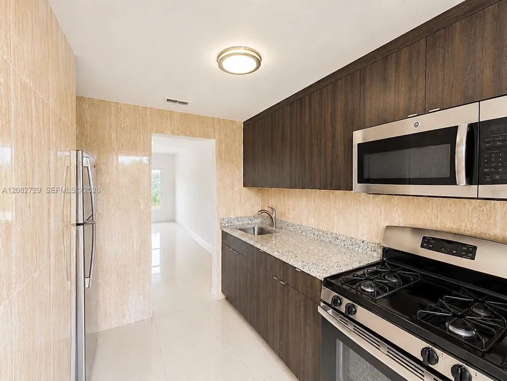 1027 94th St #7 Bay Harbor Islands, FL 33154