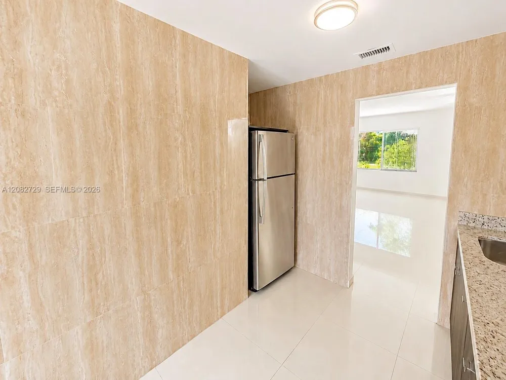 1027 94th St #7 Bay Harbor Islands, FL 33154