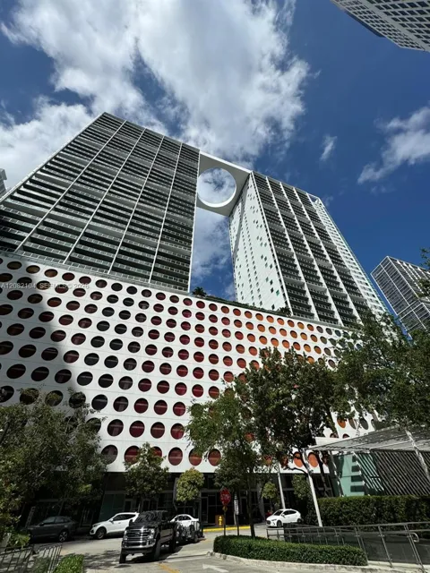 500 Brickell Ave #3003